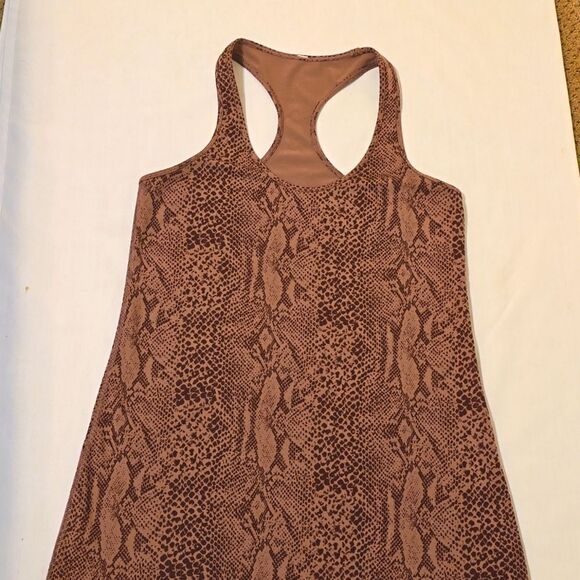 Lululemon snake print tank 12 ( see measurements) - Picture 1 of 6